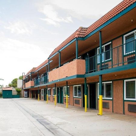Century Motel Буена Парк Екстериор снимка